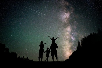 Family viewing the cosmos